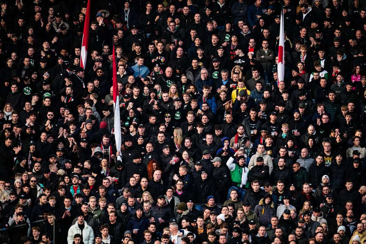 Suporterii Feyenoord interzisi la deplasarea din Lille