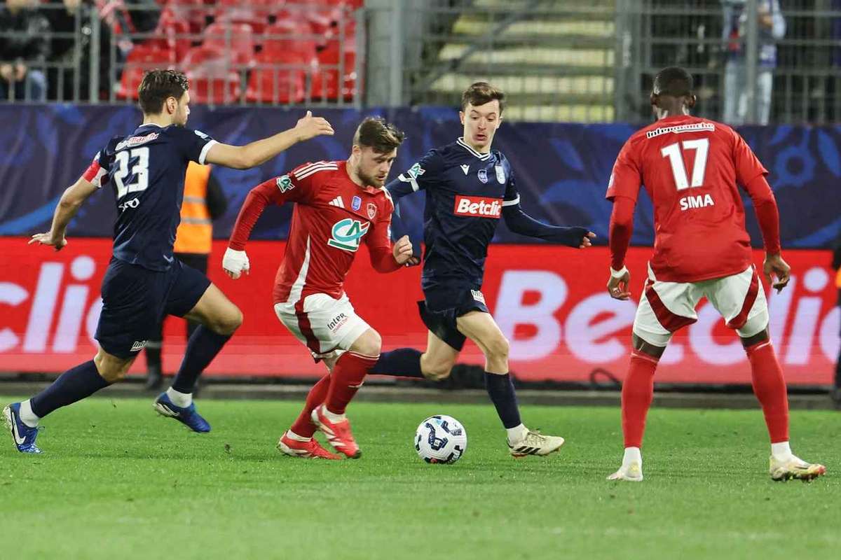 De la 2 0 Brest e eliminata de echipa lui Alexi Pitu in sferturile Cupei Frantei