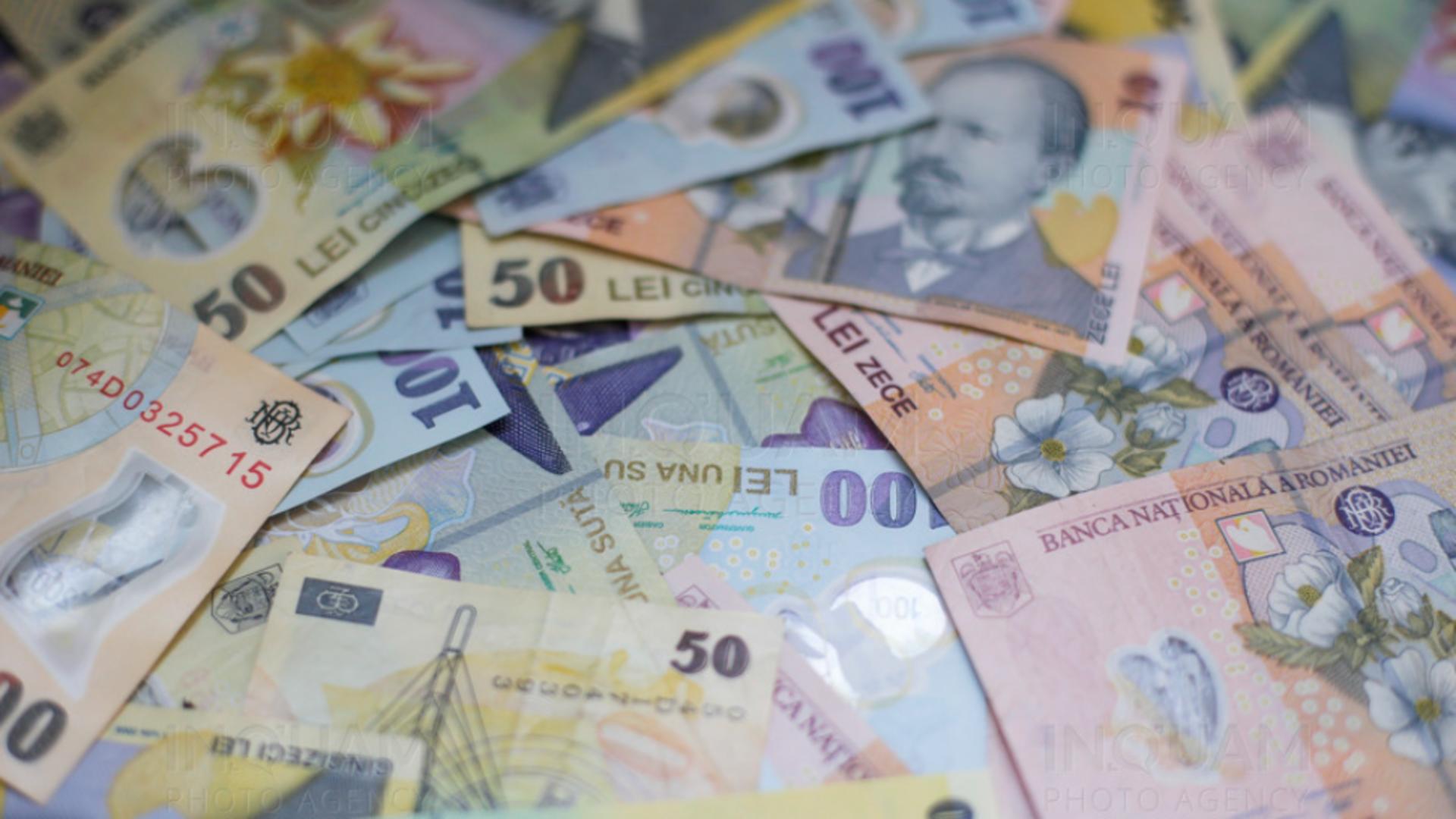 Barbat cercetat pentru transfer de sume mari fiicei