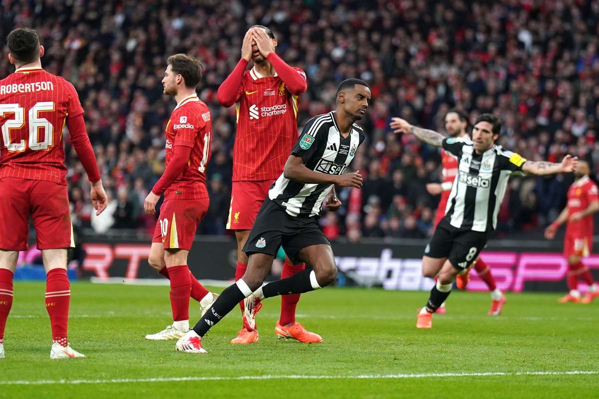 Cupa EFL Newcastle invinge Liverpool si castiga trofeul dupa 70 ani