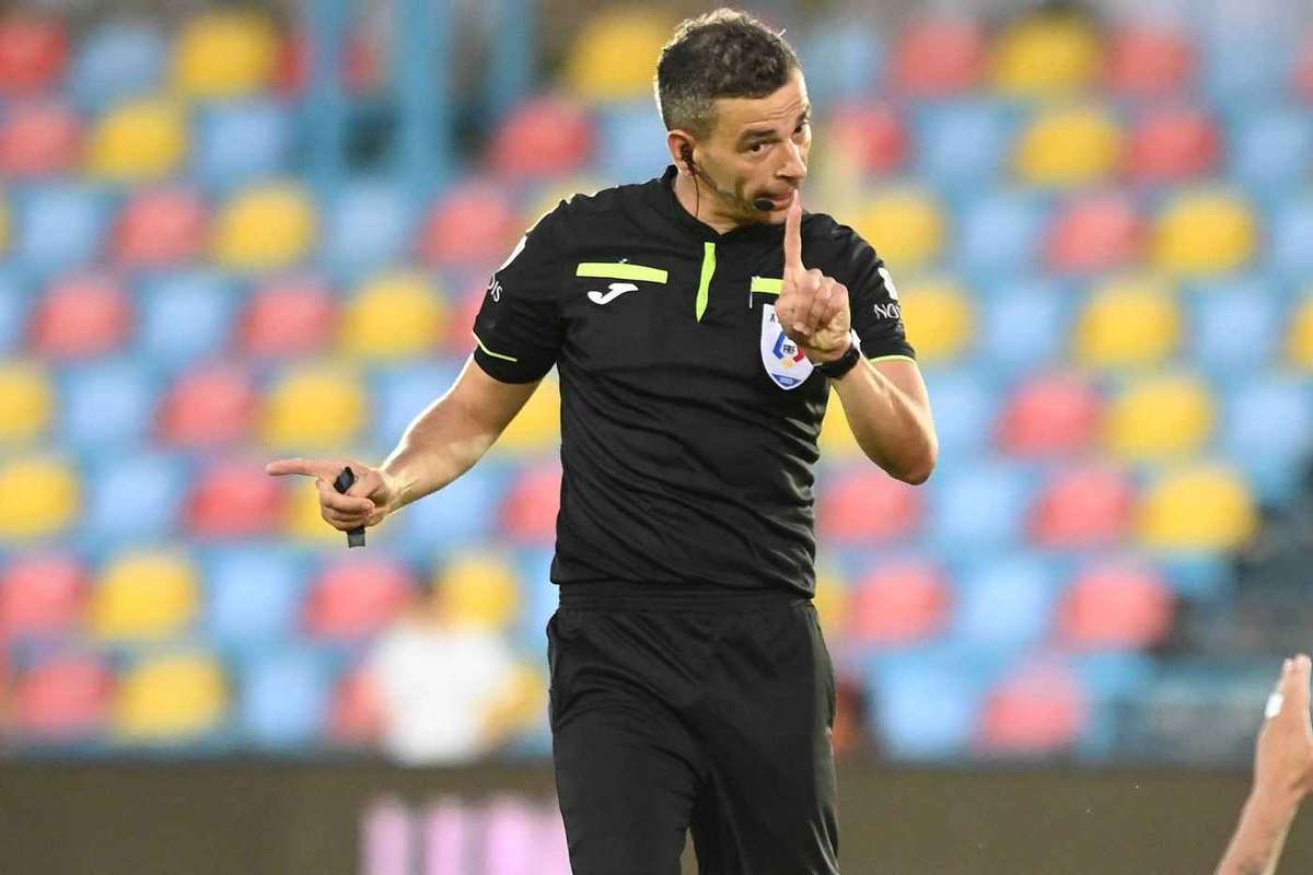 Dinamo FCSB arbitrat de un non FIFA