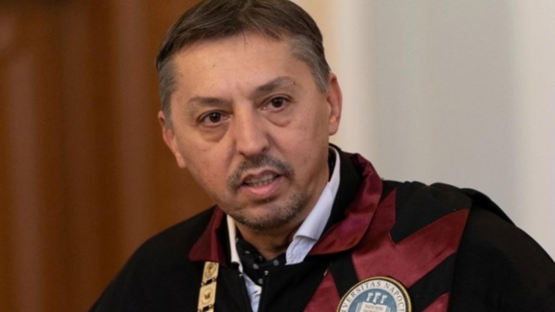 Ministrul Educatiei promite rezolvarea problemei scolilor cu toalete in curte