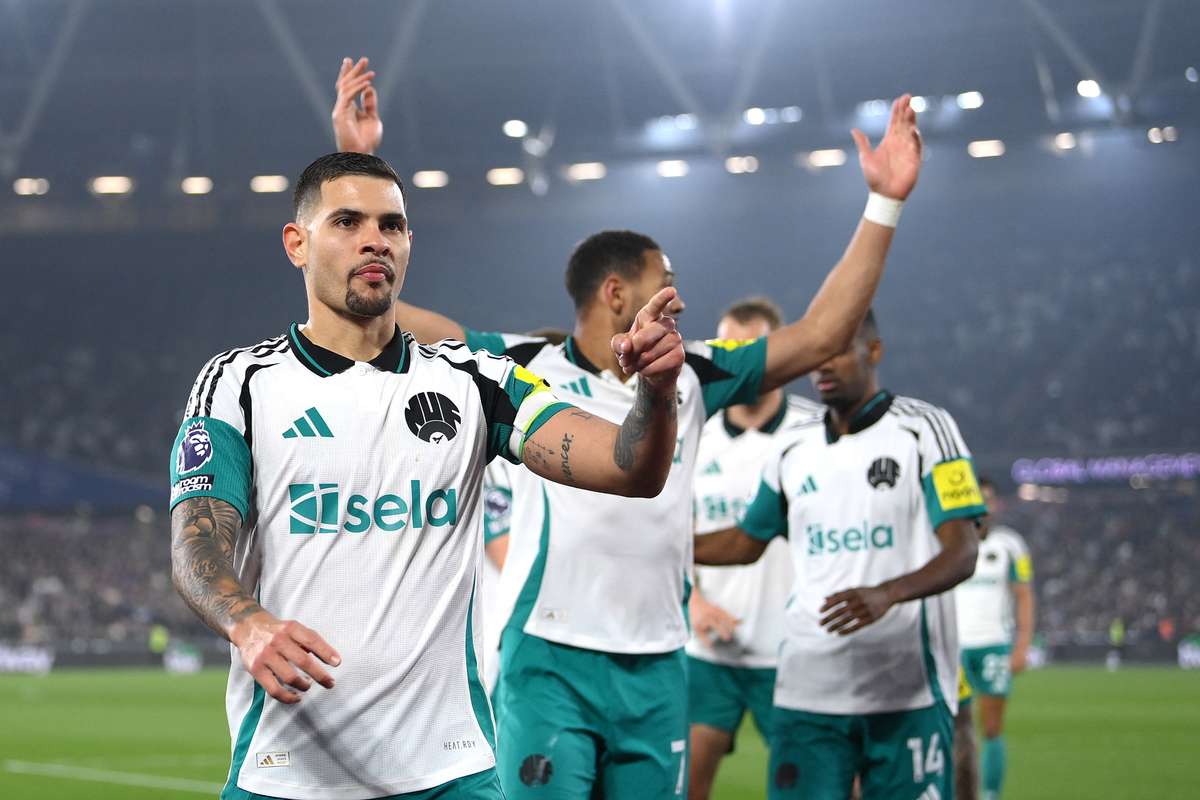 Newcastle invinge greu West Ham si egaleaza City