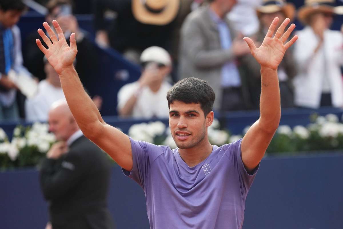 Carlos Alcaraz ajunge in optimi la Barcelona si se apropie de record