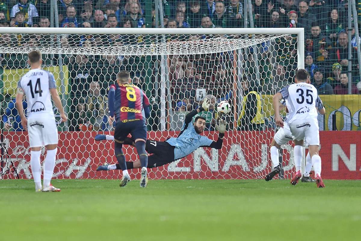 Cojocaru apara penalty ul unui moldovean si ajunge in finala