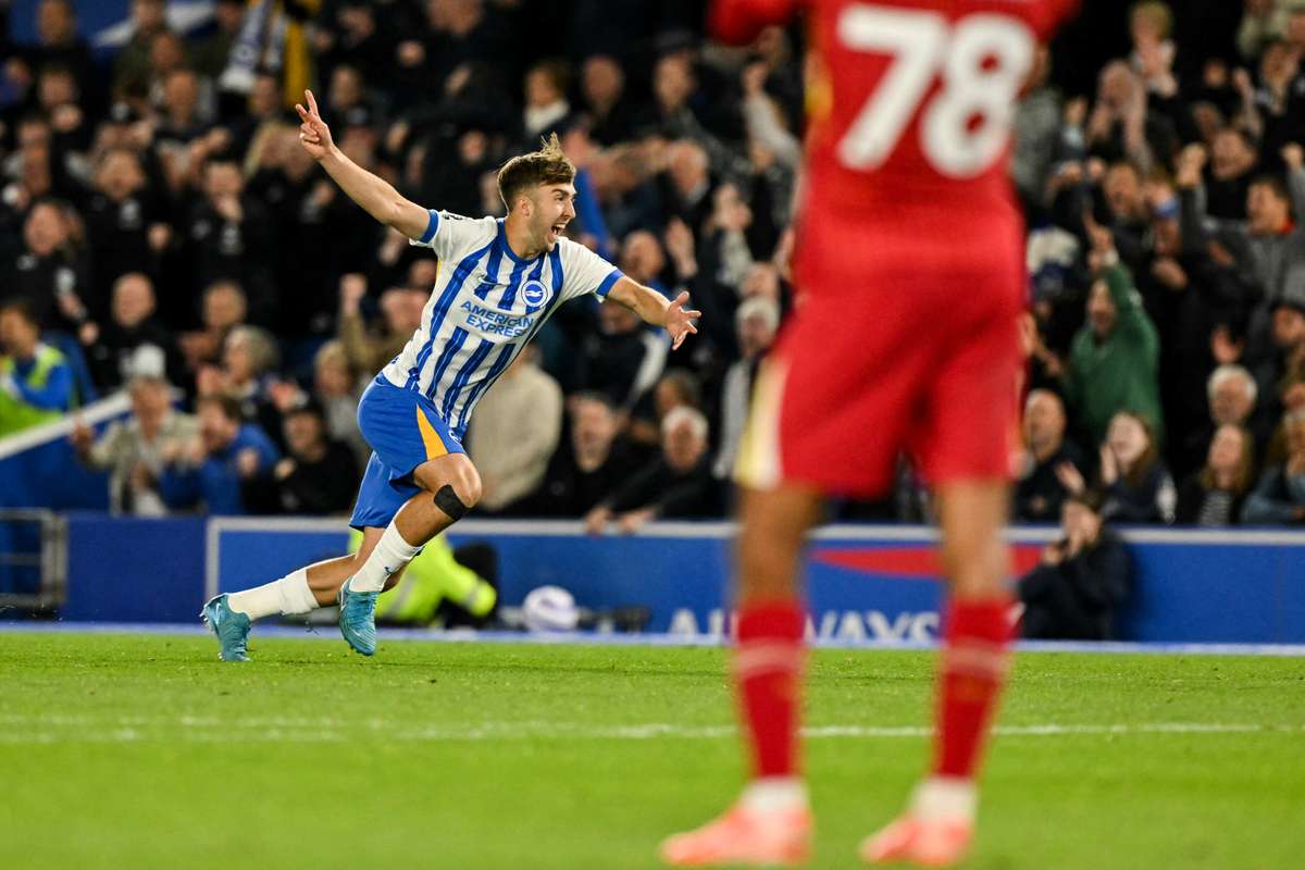 Brighton invinge campionii Premier League Liverpool