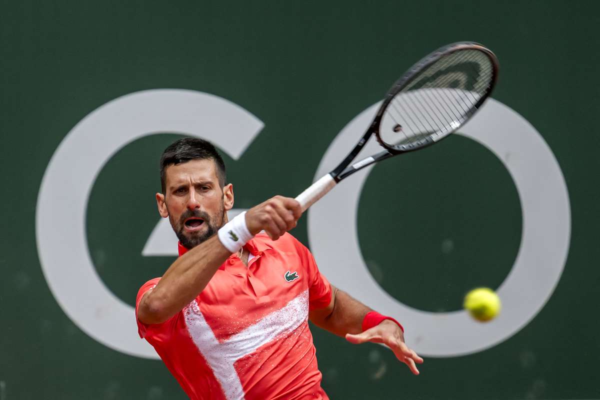 Djokovic castiga prima victorie din sezon pe zgura