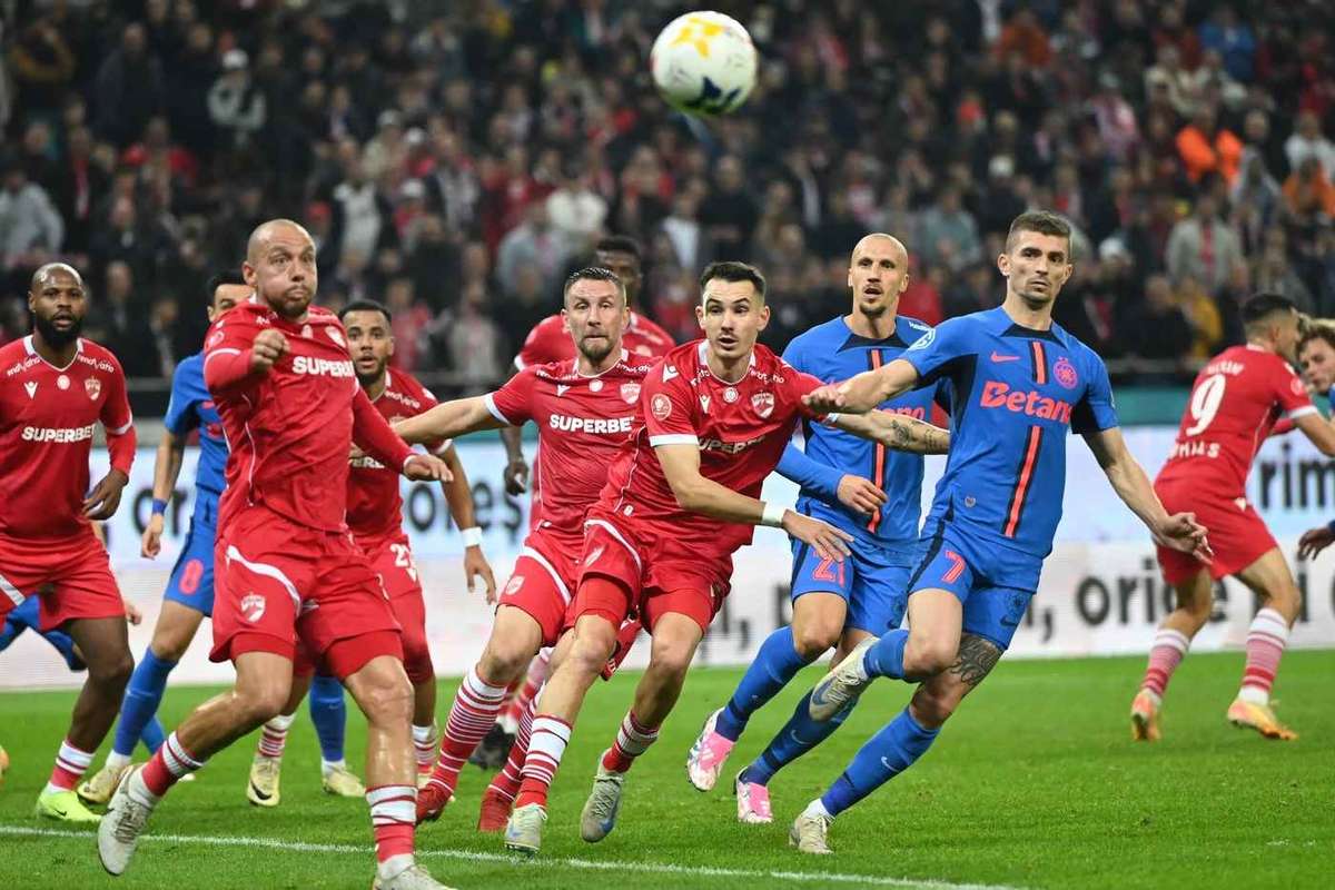 Fanii asalteaza casele de bilete cate s au vandut