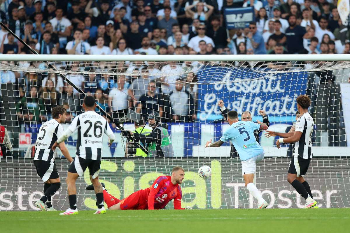 Lazio egaleaza pe final si ia un punct crucial