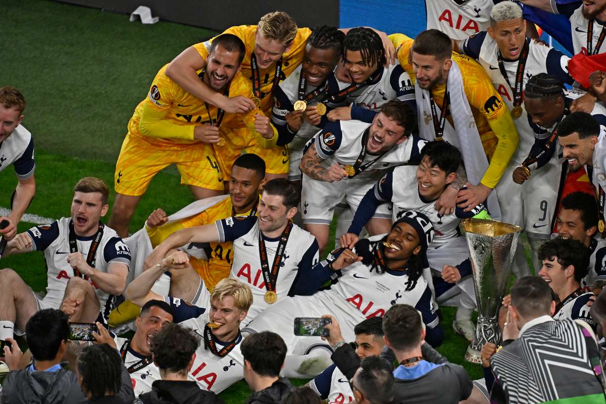 UEFA isi cere scuzepentru lipsa medaliilor la finale