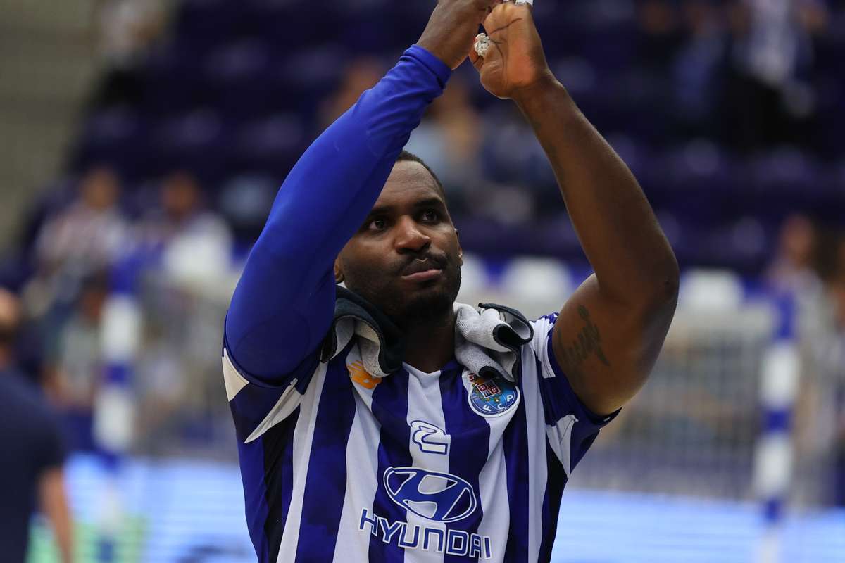 Handbal Pedro Valdes paraseste FC Porto pentru Romania