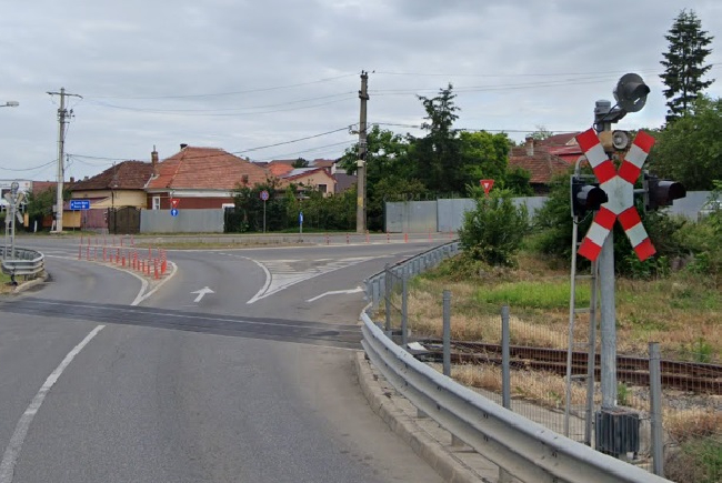 Sofer de ambulanta amendat pentru trecerea pe rosu