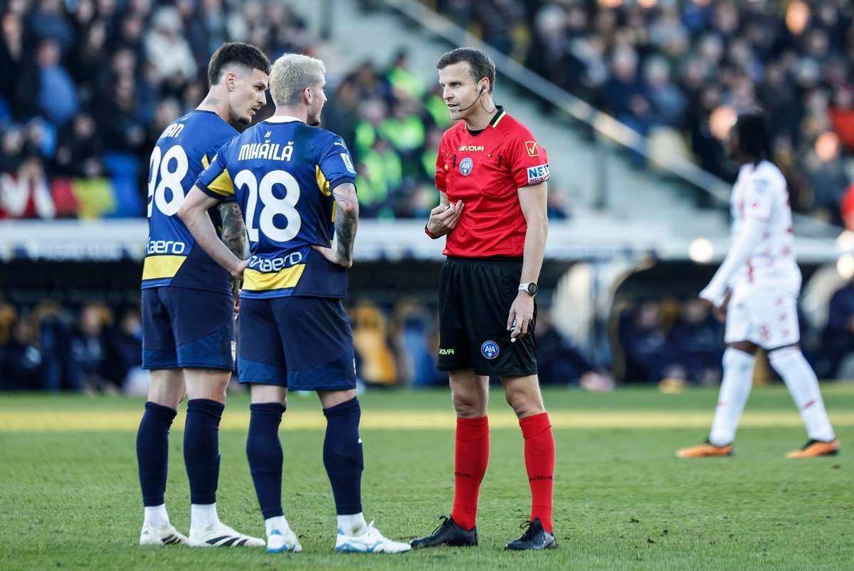 Dennis Man si Valentin Mihaila viitor incert la Parma