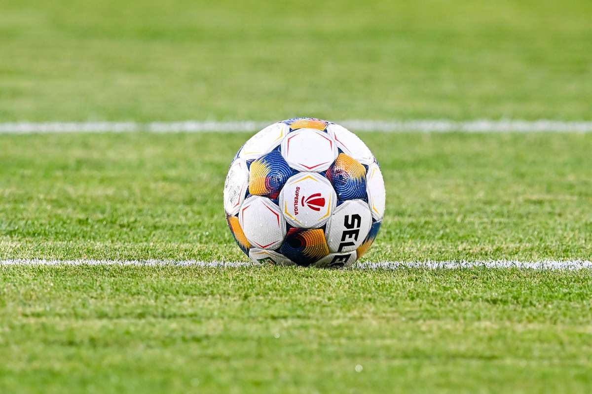 Superliga a inceput suporterii lipsesc de la meciuri