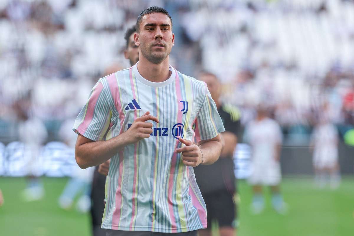 Barcelona il vizeaza pe Dusan Vlahovic ca inlocuitor pentru Lewandowski