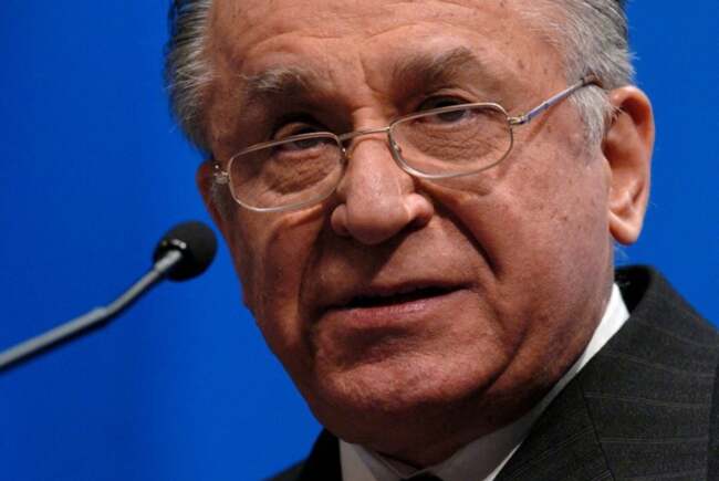 Ion Iliescu in stare critica beneficiaza de terapie intensiva