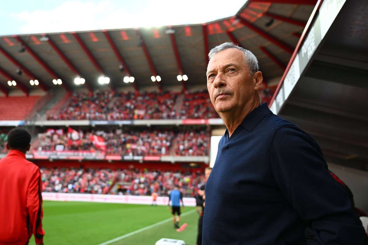 Parasete Mircea Rednic Standard Liege Antrenorul sub presiune