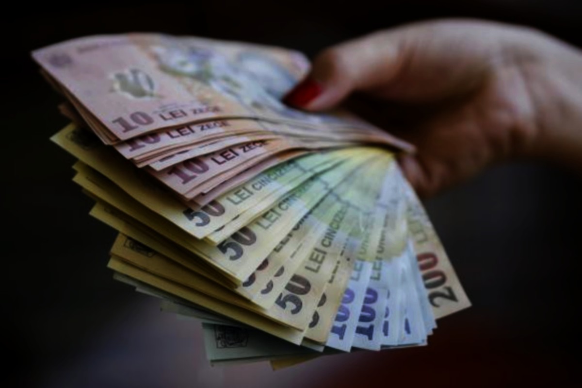 Salarii exorbitante la Curtea de Conturi cresteri de 150000 lei