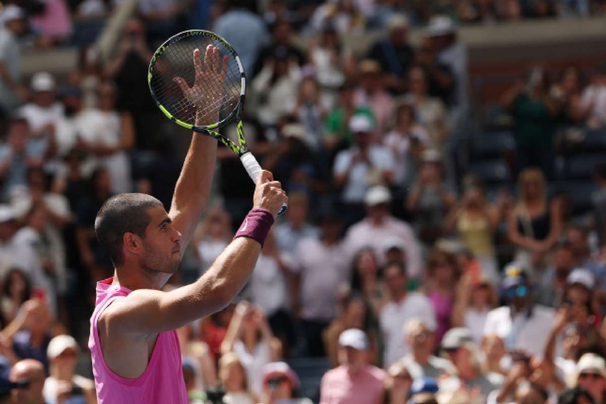 Alcaraz depaseste o accidentare si ajunge in optimi US Open