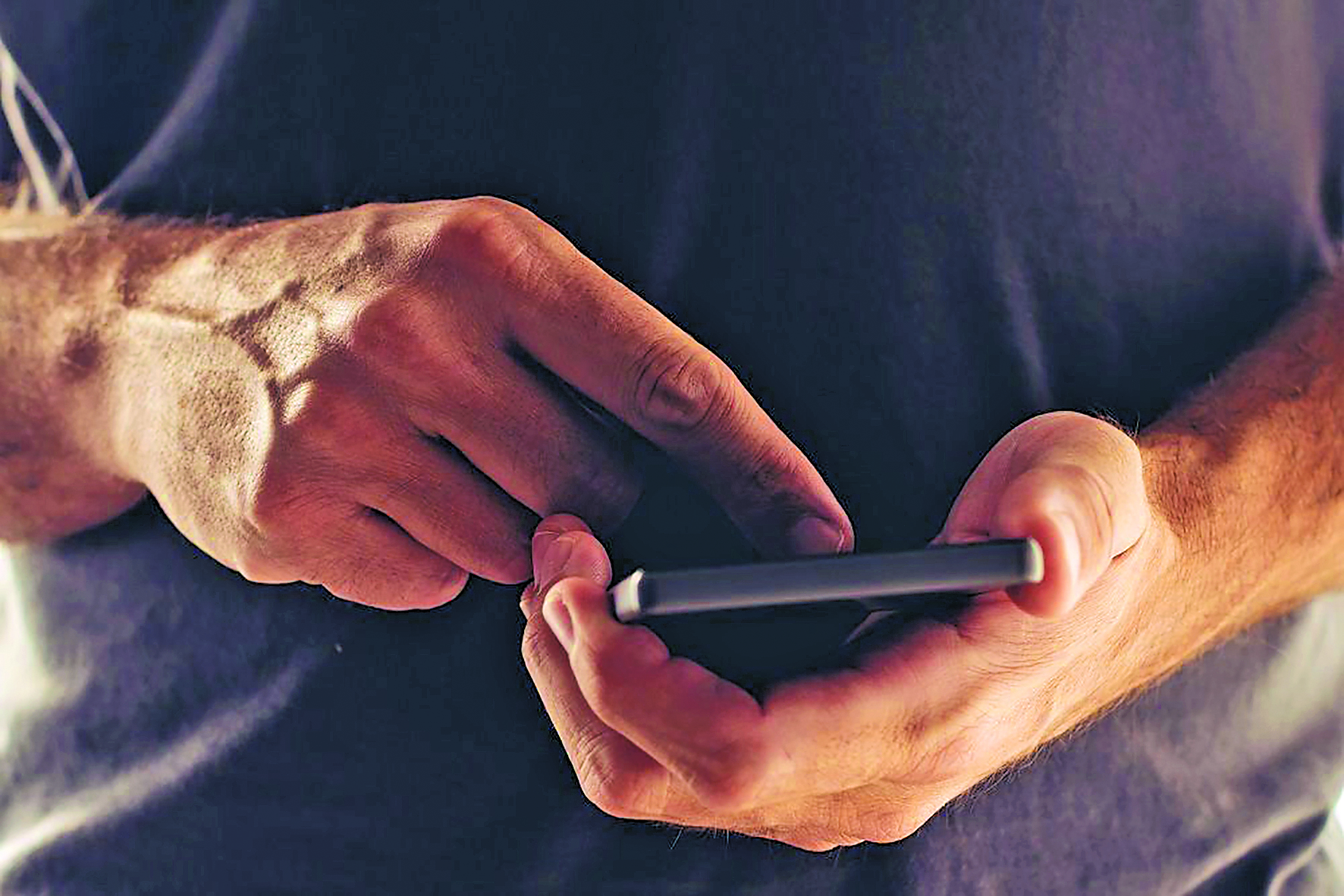 Ancheta pentru pornografie infantila dupa o fotografie de pe telefon