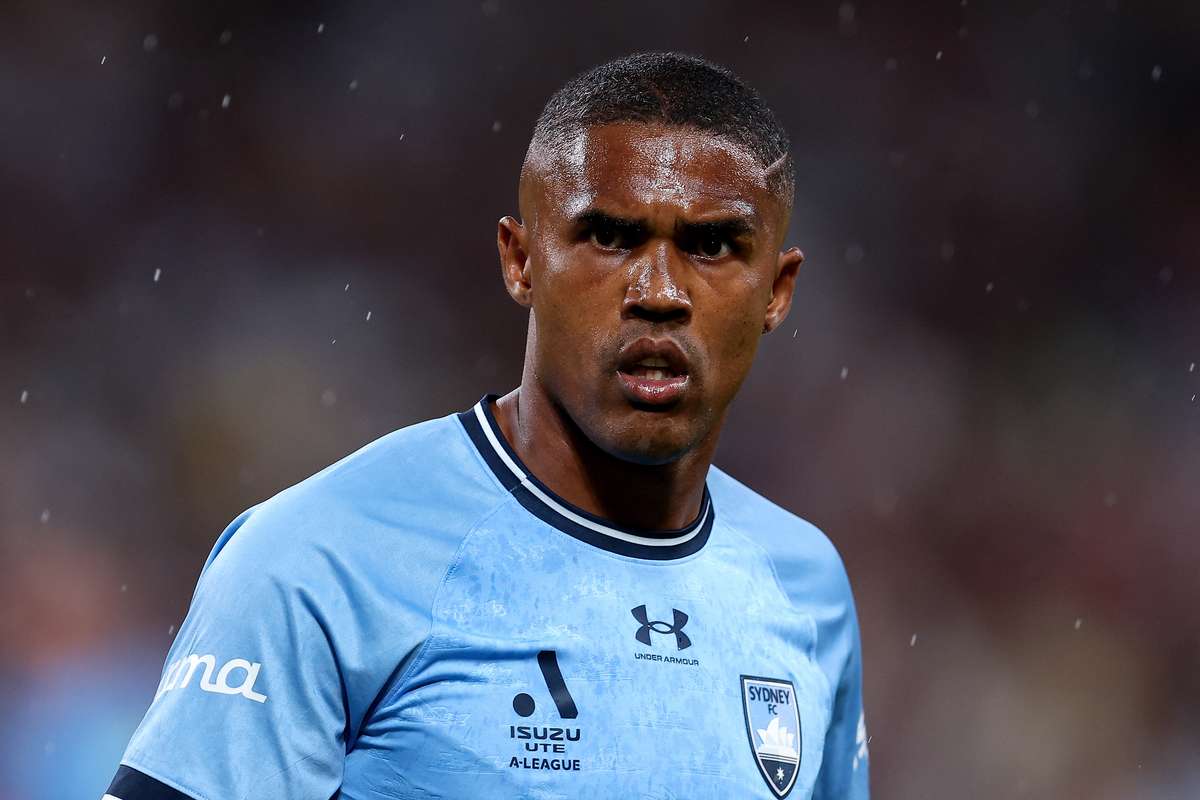 Douglas Costa fost international brazilian dat afara de Sydney FC
