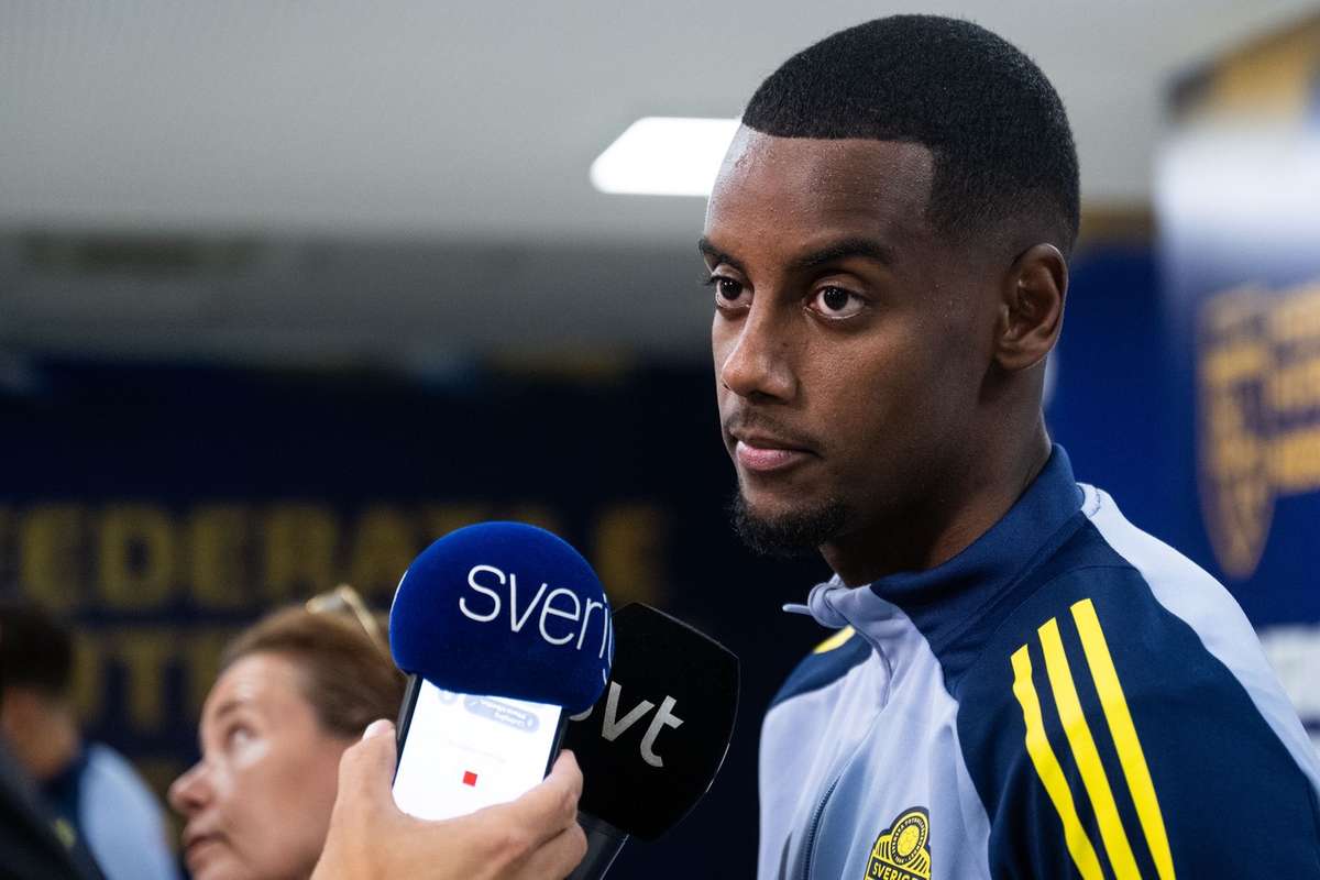 Dup luni de incertitudine Alexander Isak revine la fotbal