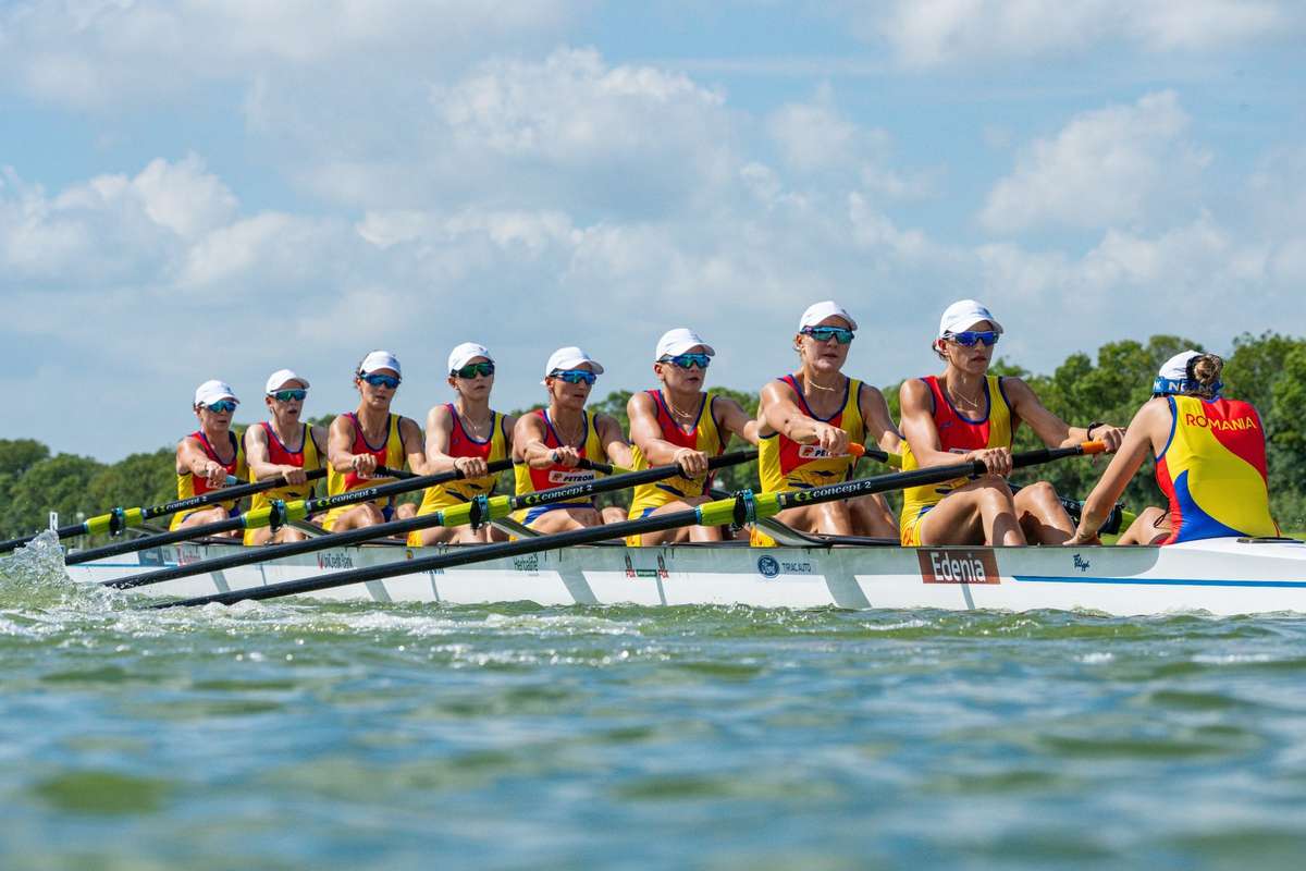 Echipajul feminin 81 din Romania argint la Mondiale