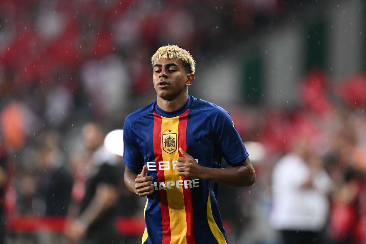 Lamine Yamal nu va calatori cu Barcelona la Newcastle