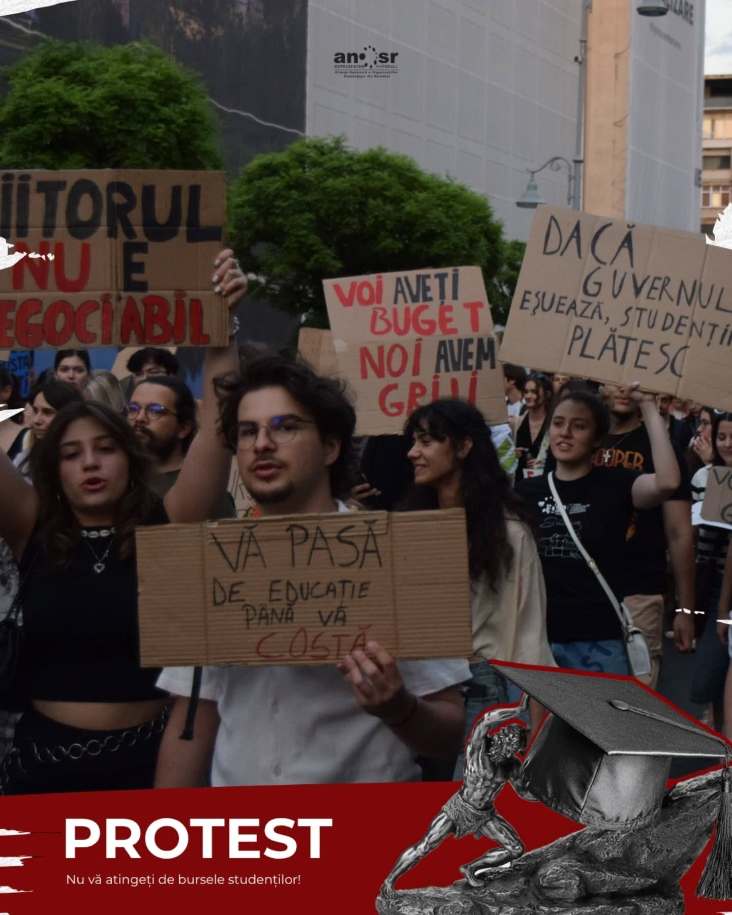 Studentii sprijina profesorii in prima zi de scoala