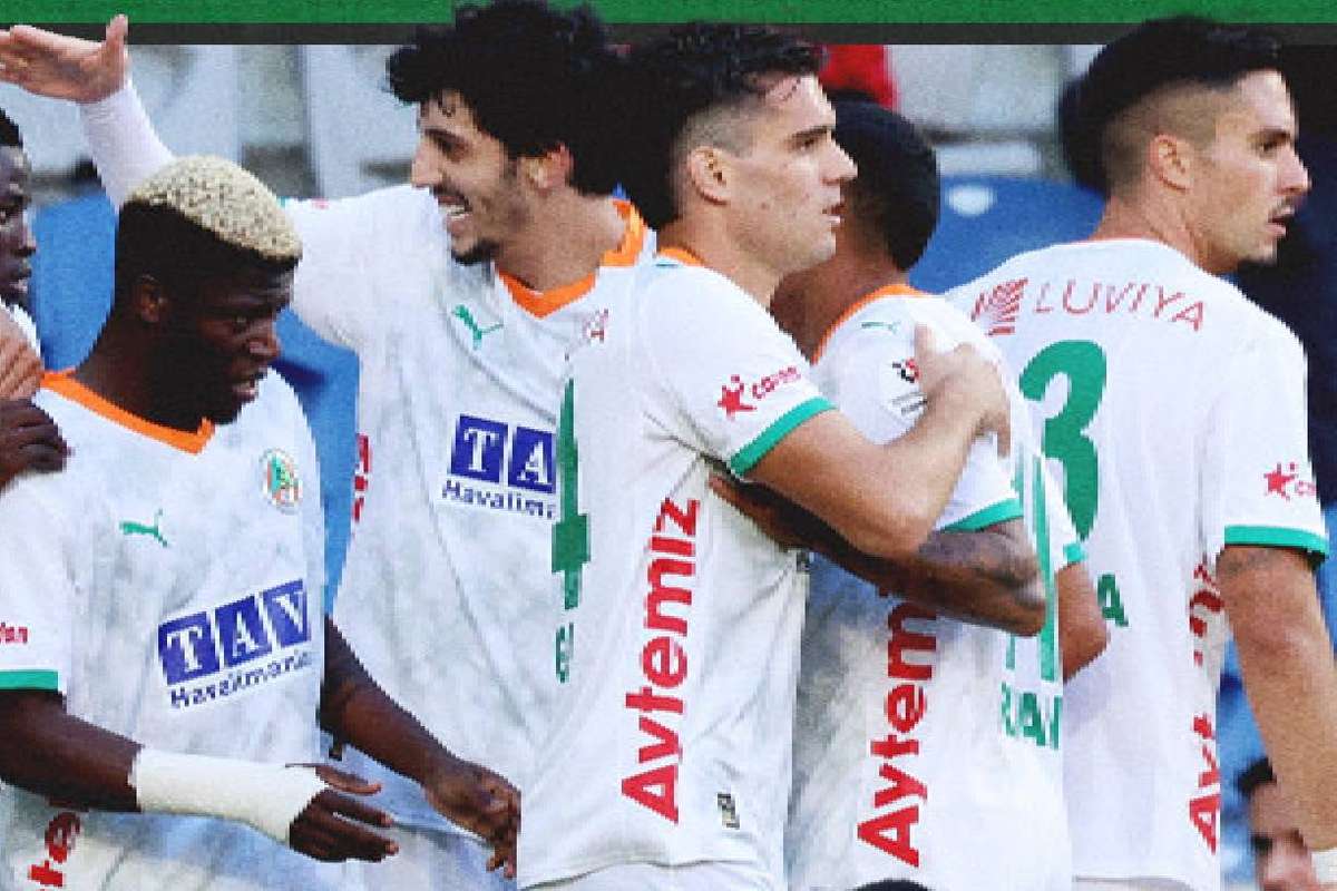 Gol superb de la Ianis Hagi din lovitura libera