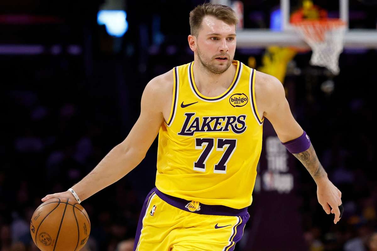 Luka Doncic debuteaza acasa cu o demonstraie istorica