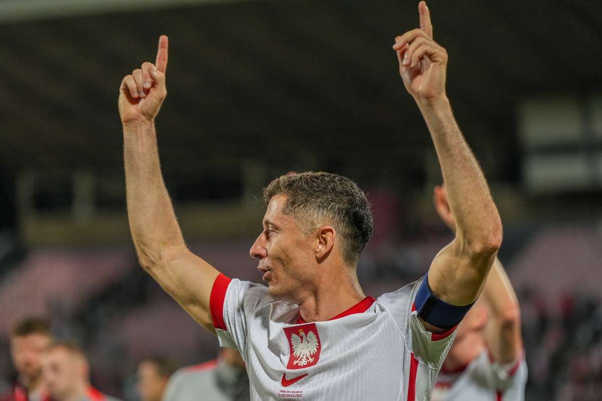 Lewandowski revine si egaleaza recordul lui Messi