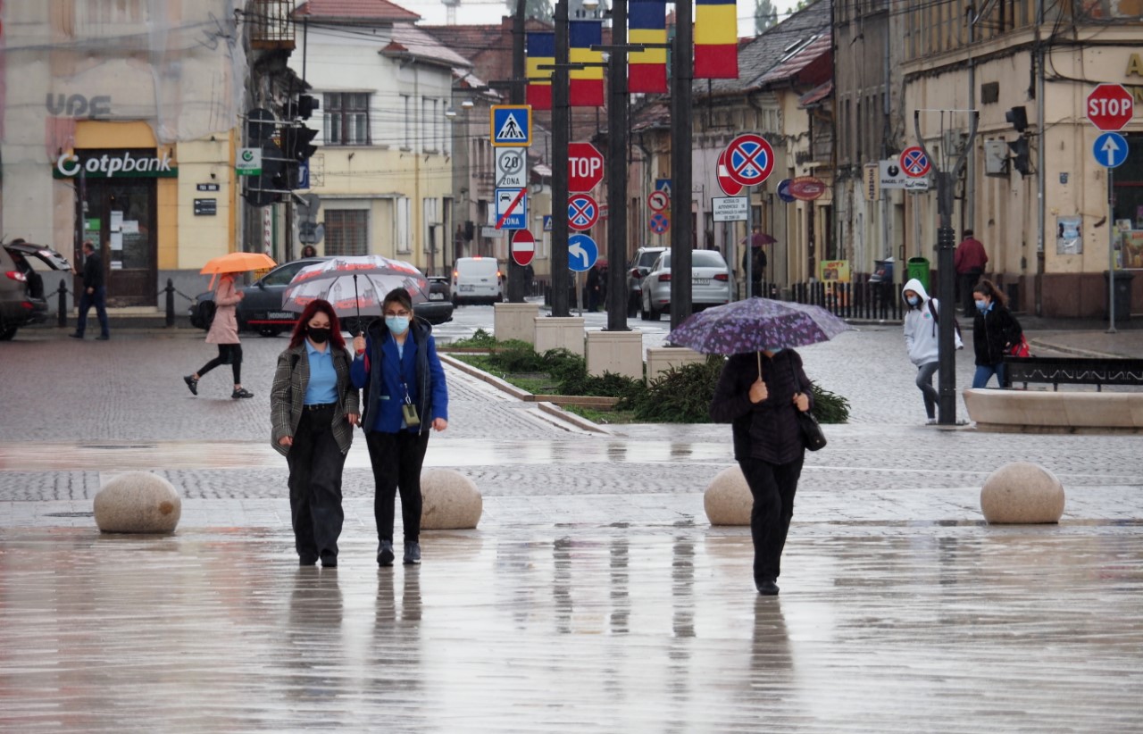 Ploi abundente lapovita si ninsoare pana la weekend