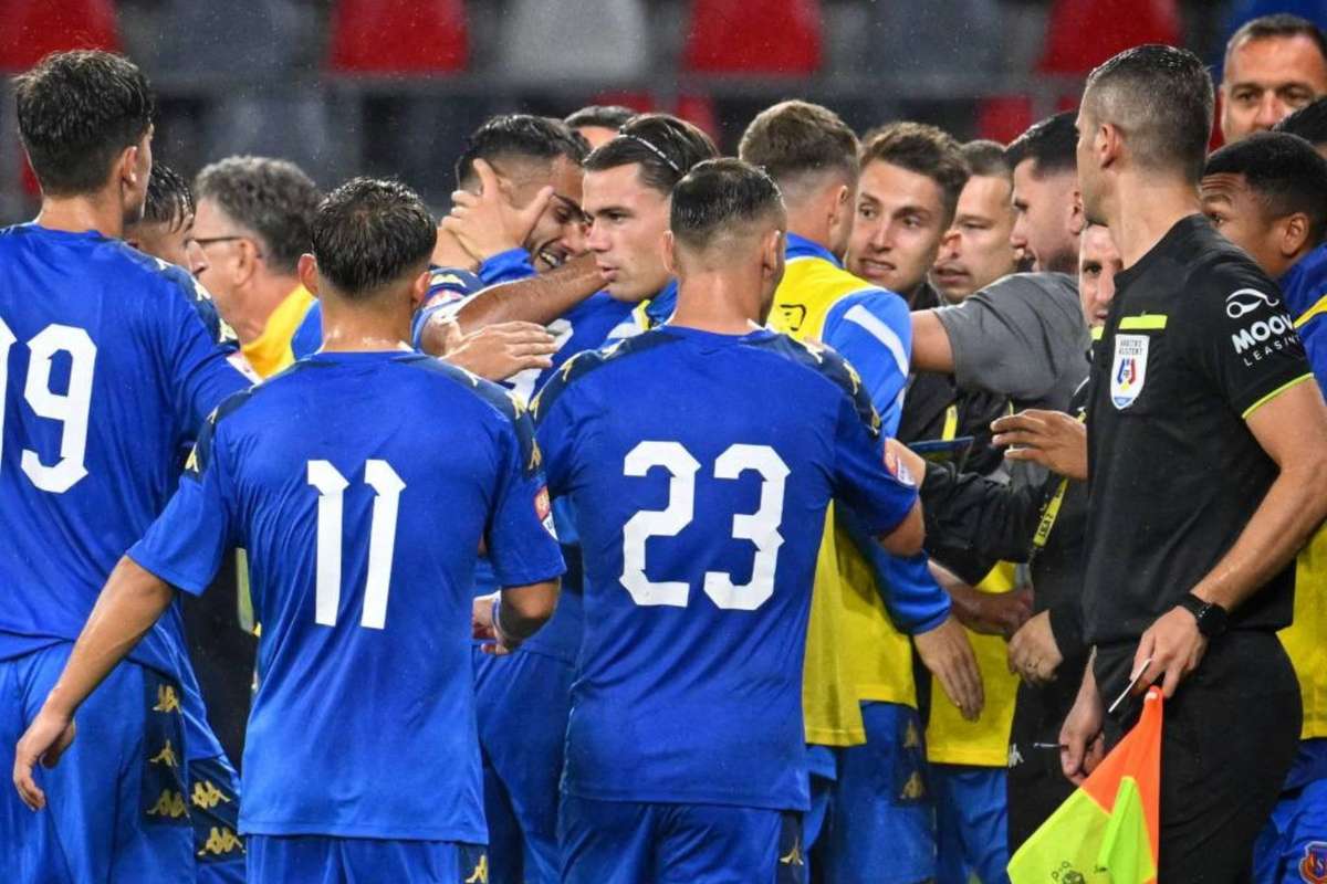 Schimbari pe podiumul Ligii 2 Egaluri pentru Dinamo si Steaua