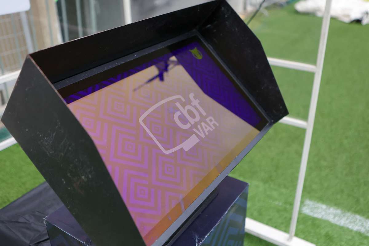 VAR le u sureaza vita arbitrilor Brazilia cu offside semiautomat