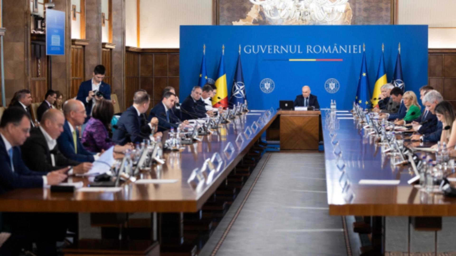 Guvernul se intalneste in ultima sedinta din 2025 Ce deziciii are Bolojan