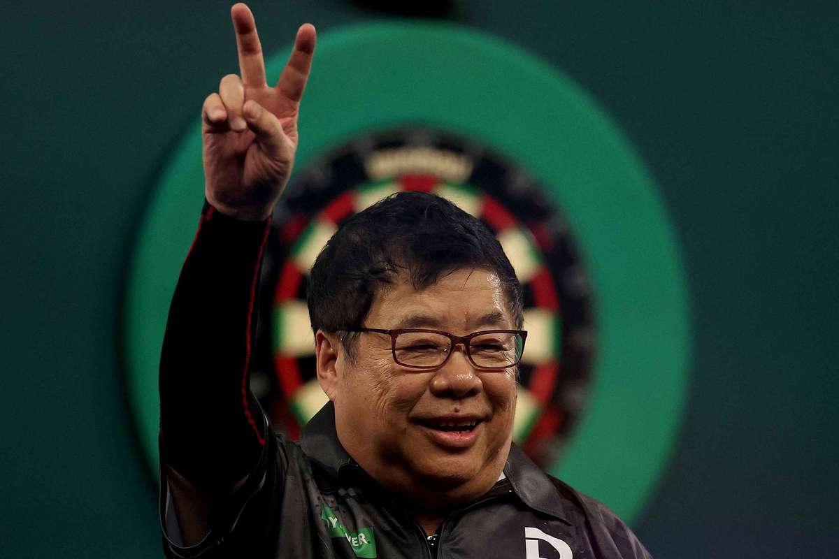 Record absolut Un jucator de 71 de ani a castigat un meci la Campionatul Mondial de darts