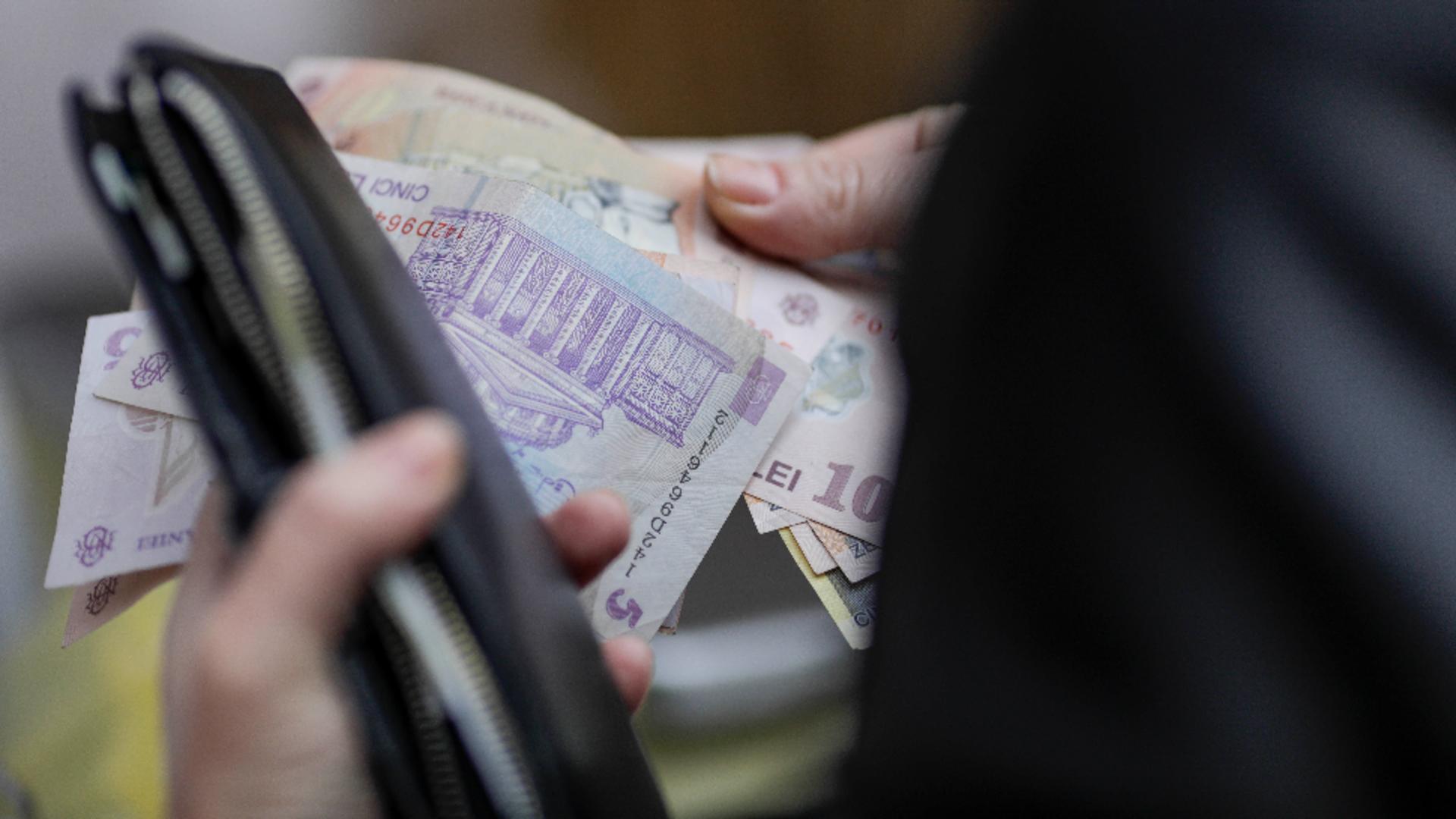 Ucraina isi creste veniturile in 2026 Romania ingheata salariile si pensiile