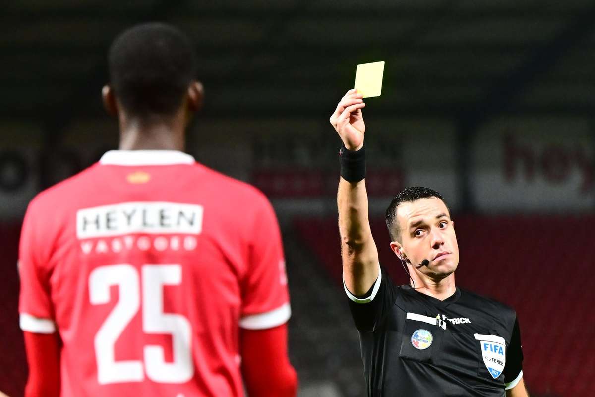 Un arbitru belgian va oficia meciul Craiova Sparta 1