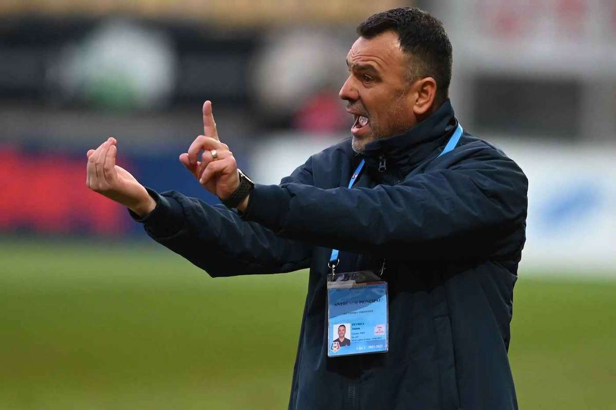 Universitatea Craiova pierde antrenorul secund Toni Petrea
