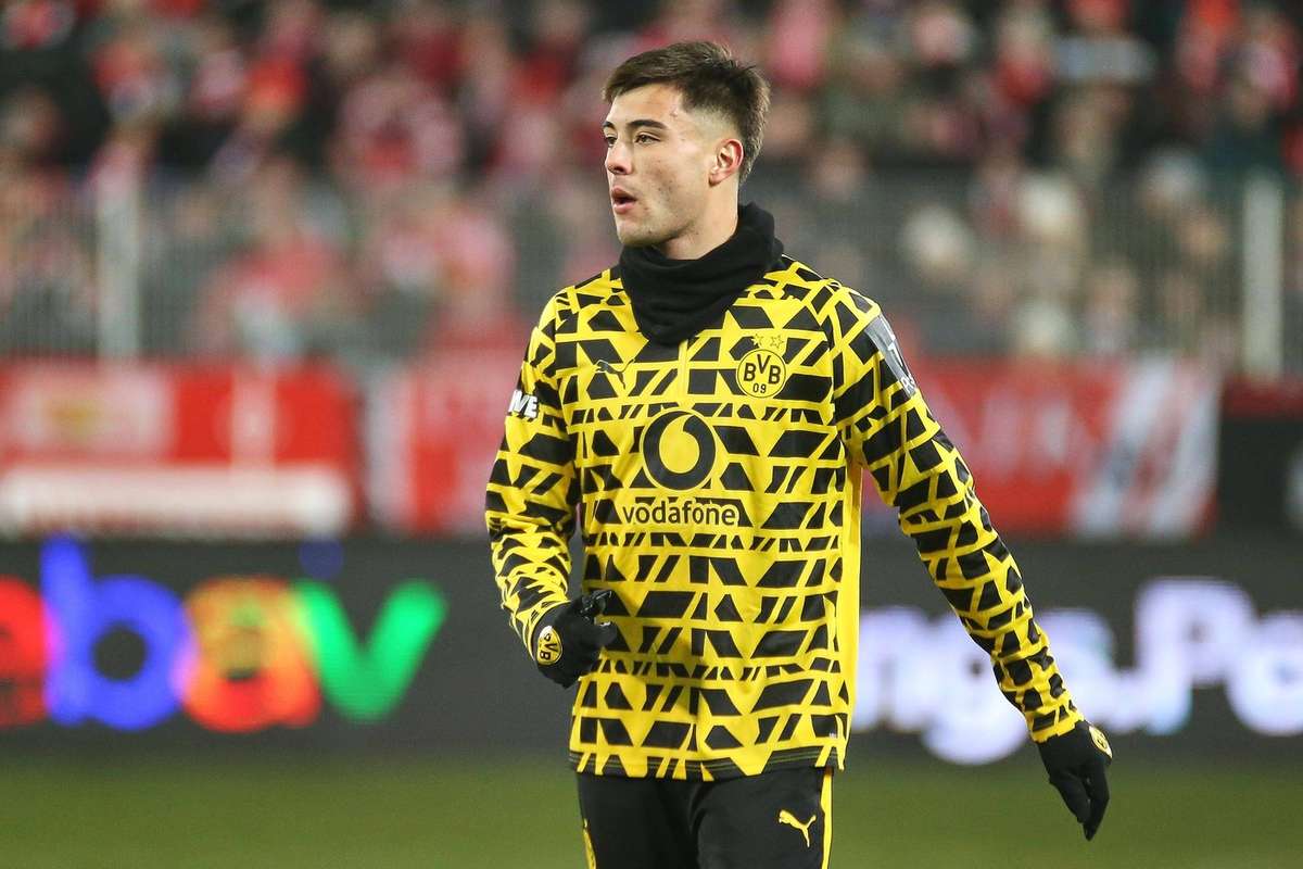 Aaron Anselmino se intoarce la FC Chelsea dupa perioada petrecuta la Borussia Dortmund