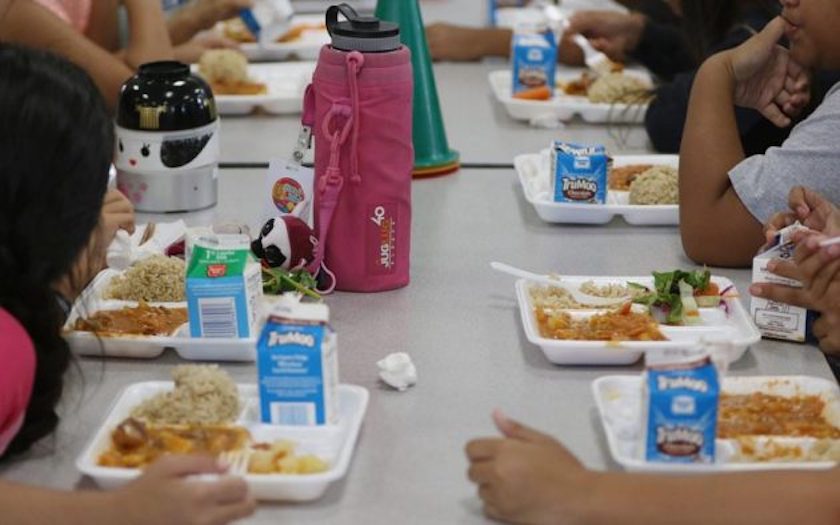 Continu programul Masa Sanatoasa 16000 copii din Bihor primesc alimente