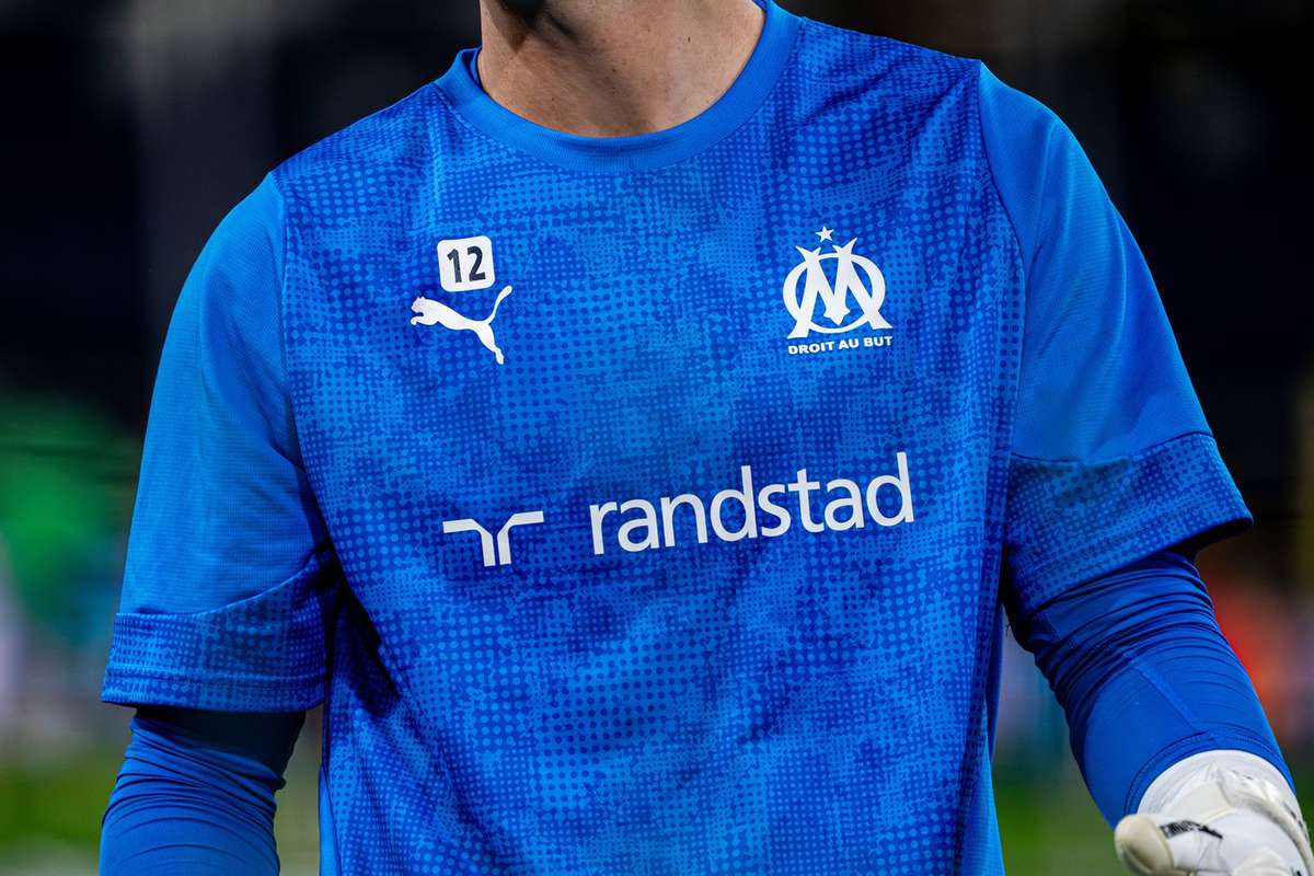 Inedit Clubul antrenat de De Zerbi invita suporterii sa contribuie la crearea unui tricou oficial cu ajutorul inteligentei artificiale