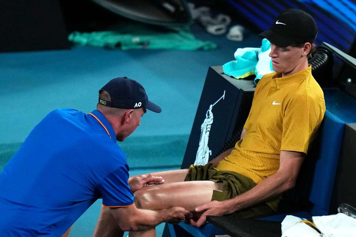 Jocurile de la Australian Open suspendate temporar din cauza caniculei Jannik Sinner in dificultate