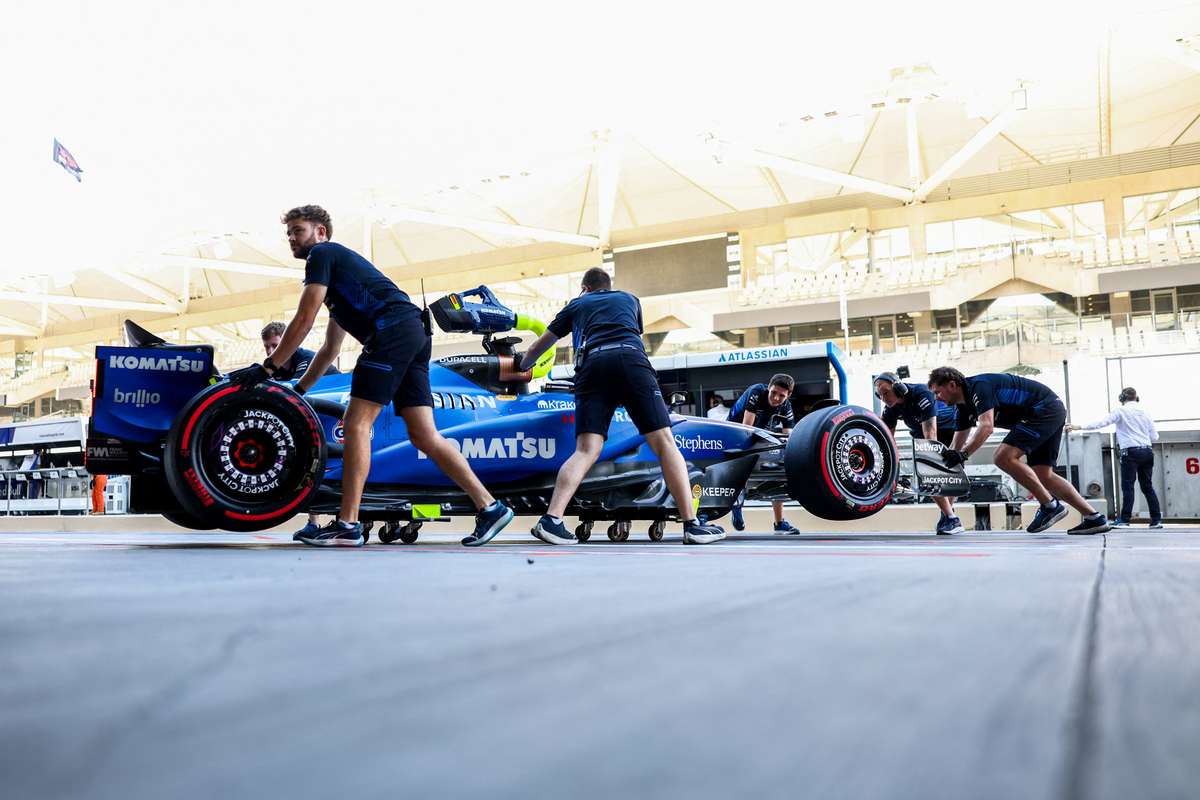 Lovitura pentru Carlos Sainz Williams se retrage de la testele de F1 de la Barcelona