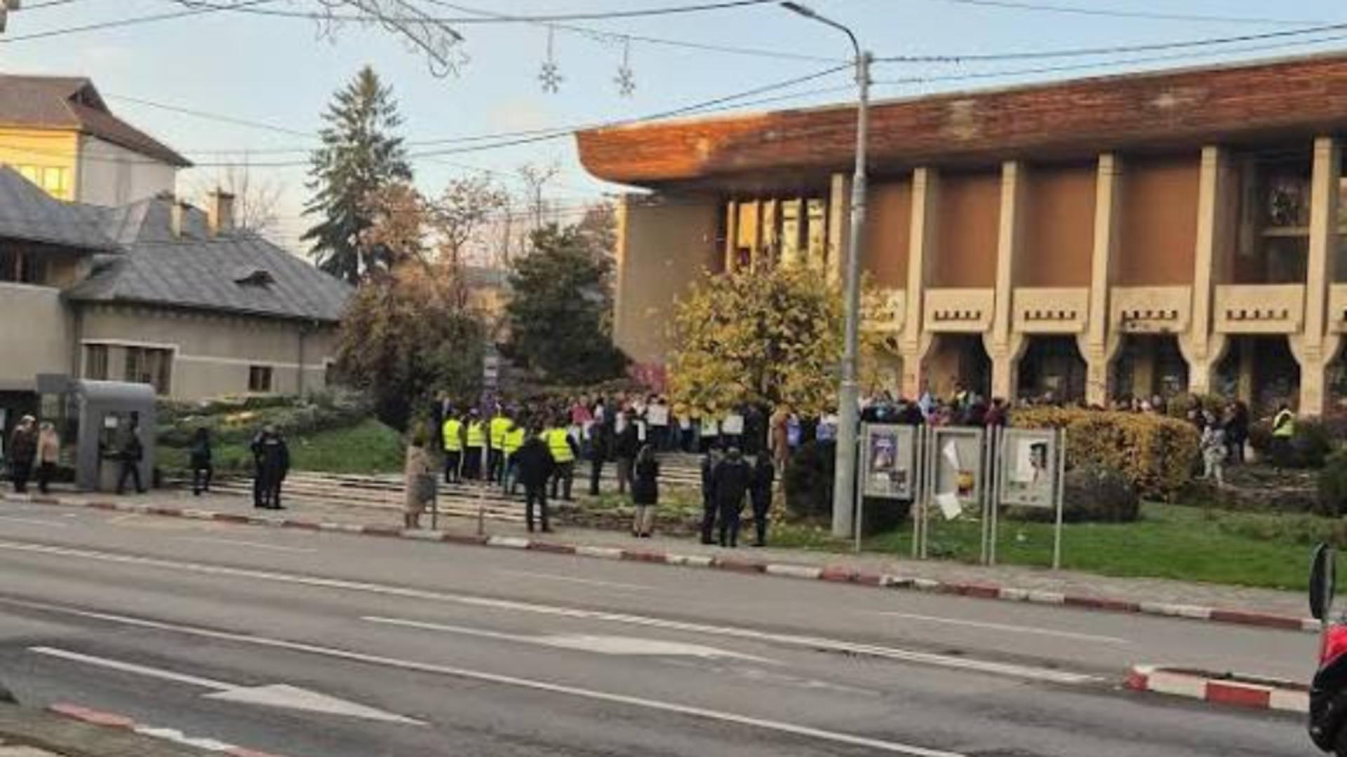 Peste 150 de angajati CE Oltenia dati afara la inceput de an