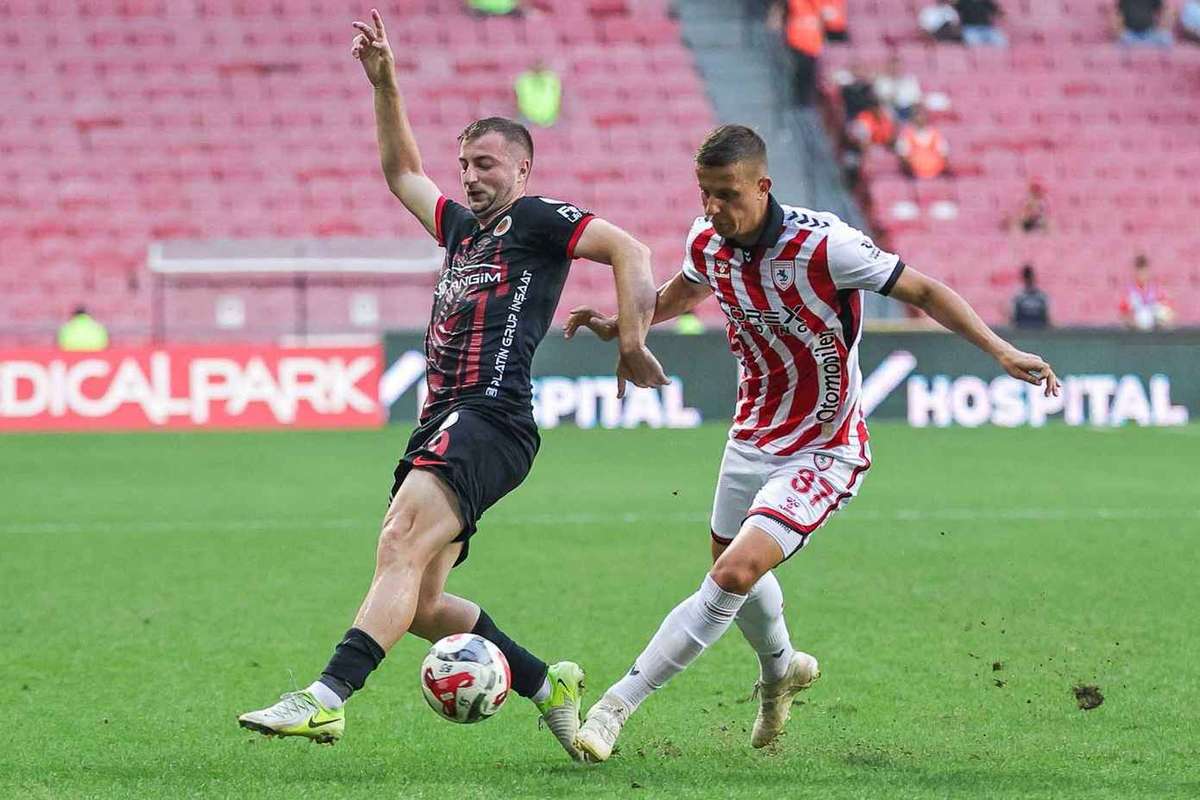 Oficial Daniel Popa fost atacant la U Cluj si FCSB s a intors in Superliga Romaniei