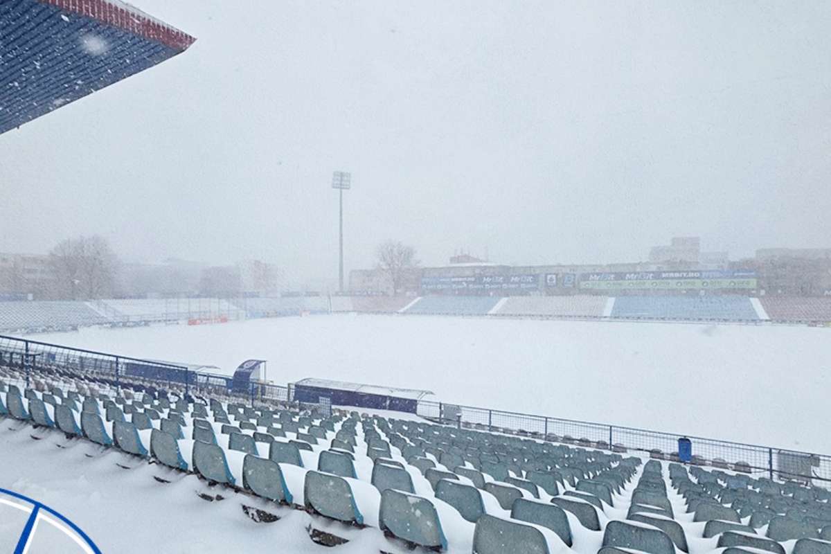 Otelul Galati solicta sprijinul suporterilor pentru inlaturarea zapezii de pe gazon inaintea meciului cu UTA