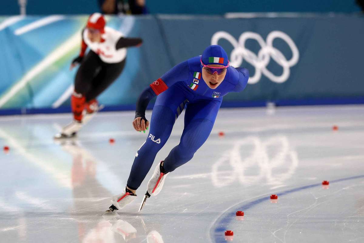 Primul record olimpic a fost doborat la Milano Cortina Italia castiga proba de 3000 de metri la patinaj viteza