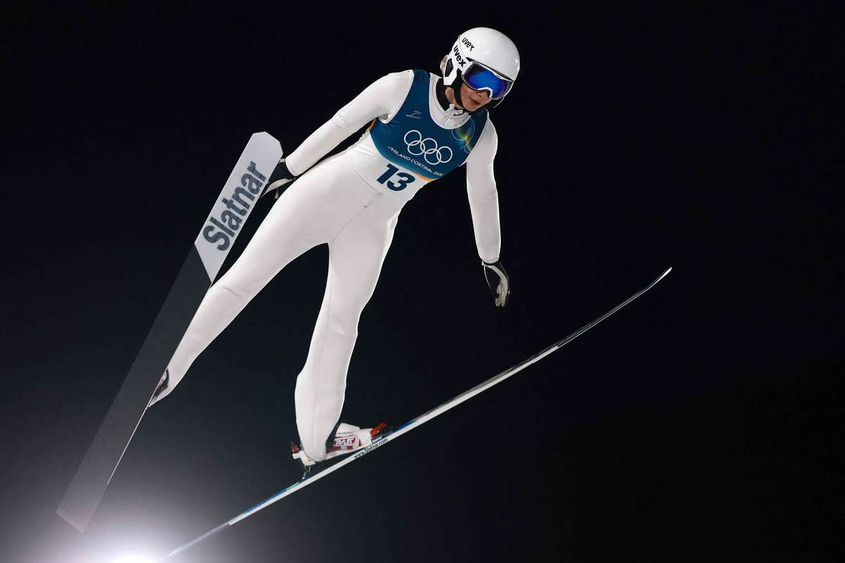 Romania pe ultimul loc la sarituri cu schiurile Slovenia castiga medalia de aur olimpica